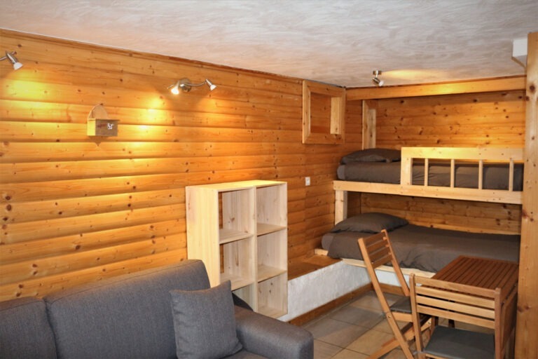 Location appartement pouzenc salle de vie